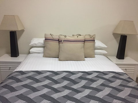 Parklane Apartments - Kawana Tourism 9