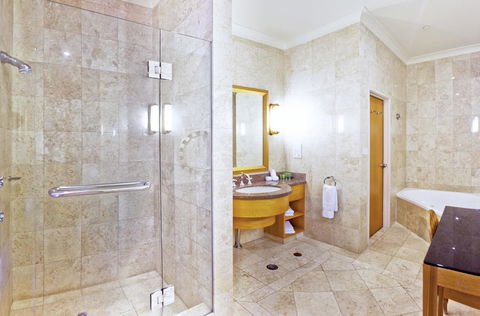 Duxton Hotel Perth - Kawana Tourism 3