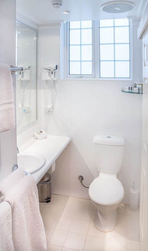 European Hotel - Kawana Tourism 4