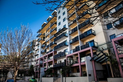 Perth Short Stays - Kawana Tourism 0