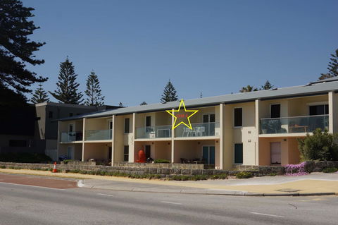 Cottesloe Beachfront Ocean View Apartment - Kawana Tourism 1