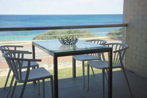 Cottesloe Beachfront Ocean View Apartment - Kawana Tourism 5