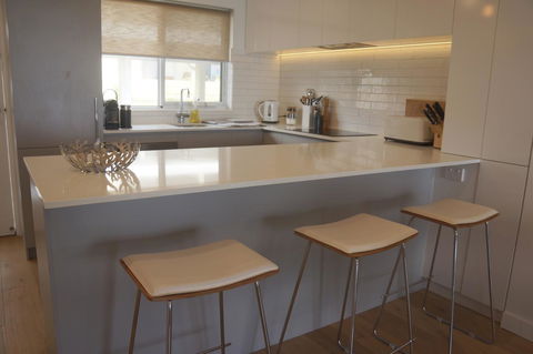 Cottesloe Beachfront Ocean View Apartment - Kawana Tourism 13