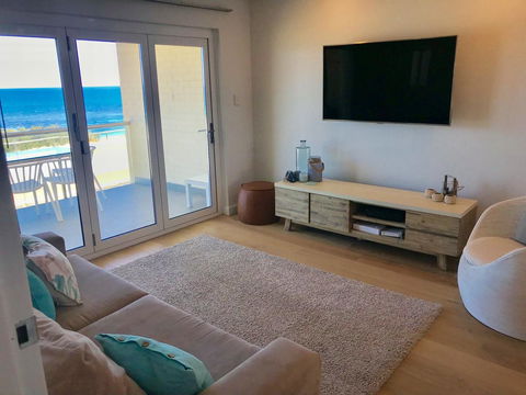 Cottesloe Beachfront Ocean View Apartment - Kawana Tourism 6