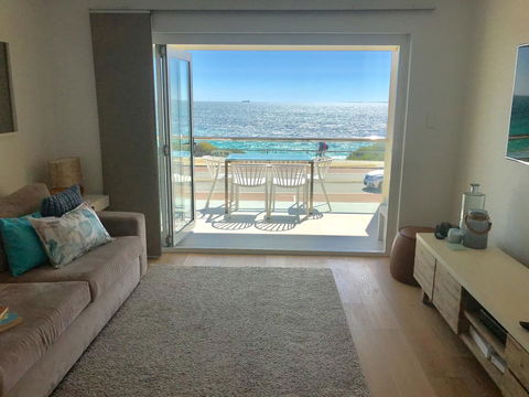 Cottesloe Beachfront Ocean View Apartment - Kawana Tourism 0