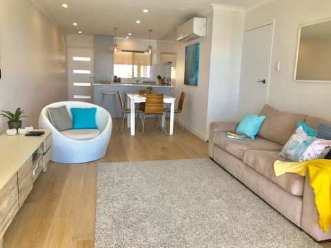Cottesloe Beachfront Ocean View Apartment - Kawana Tourism 7