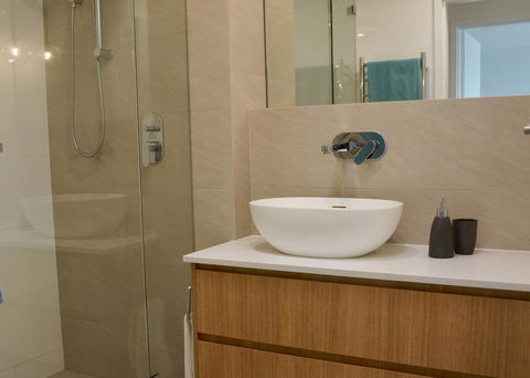 Cottesloe Beachfront Ocean View Apartment - Kawana Tourism 17