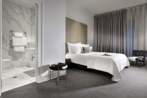 The Melbourne Hotel - Kawana Tourism 24