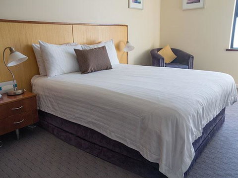 Ocean Beach Hotel - Kawana Tourism 0