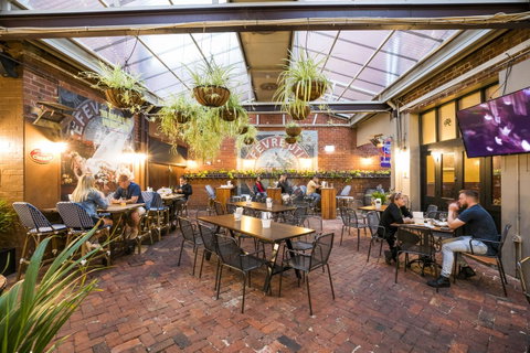 Nightcap At Belgian Beer Cafe - Kawana Tourism 5