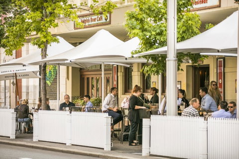 Nightcap At Belgian Beer Cafe - Kawana Tourism 8