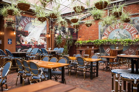 Nightcap At Belgian Beer Cafe - Kawana Tourism 7