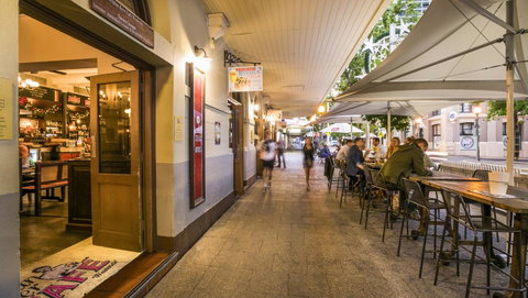 Nightcap At Belgian Beer Cafe - Kawana Tourism 23