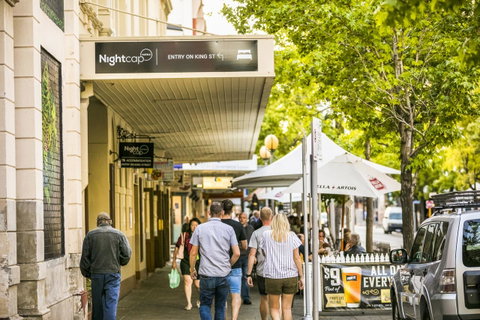 Nightcap At Belgian Beer Cafe - Kawana Tourism 34