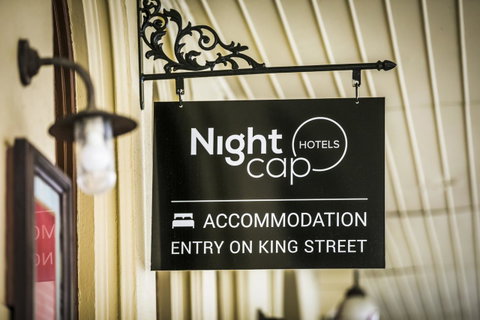 Nightcap At Belgian Beer Cafe - Kawana Tourism 33
