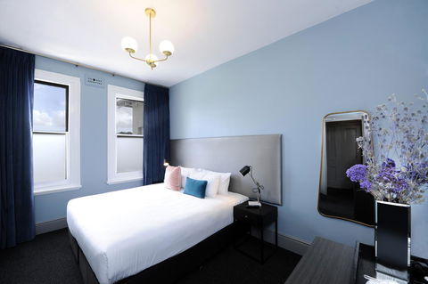 The Stirling Arms Hotel - Kawana Tourism 23
