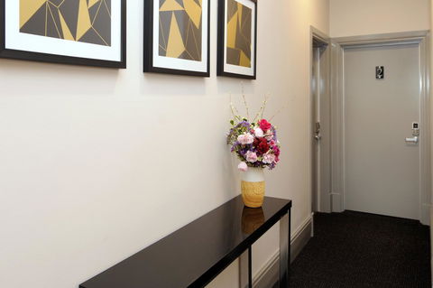 The Stirling Arms Hotel - Kawana Tourism 20