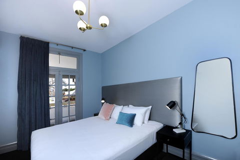 The Stirling Arms Hotel - Kawana Tourism 18