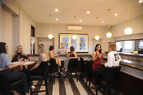 The Stirling Arms Hotel - Kawana Tourism 14