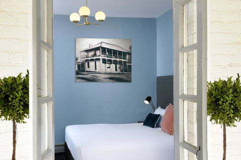 The Stirling Arms Hotel - Kawana Tourism 24