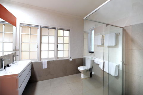 The Stirling Arms Hotel - Kawana Tourism 29