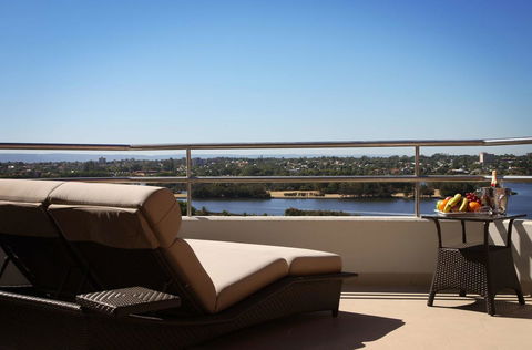 Residence On Langley Park - Kawana Tourism 19