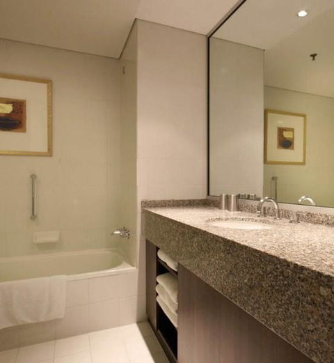 Residence On Langley Park - Kawana Tourism 4