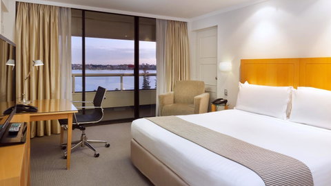 Crowne Plaza Perth, An IHG Hotel - Kawana Tourism 3