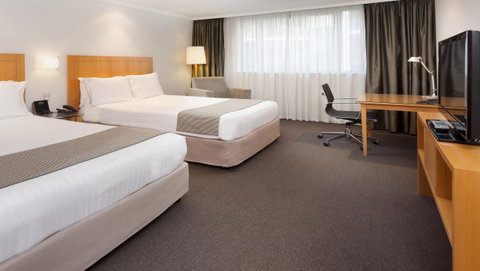 Crowne Plaza Perth, An IHG Hotel - Kawana Tourism 10