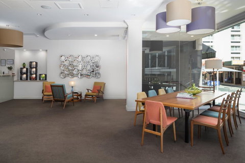 Pensione Hotel Perth - Kawana Tourism 18