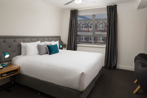Pensione Hotel Perth - Kawana Tourism 0