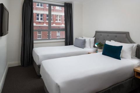 Pensione Hotel Perth - Kawana Tourism 10