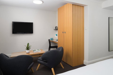 Pensione Hotel Perth - Kawana Tourism 1