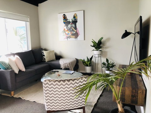 West Beach Lagoon 220 Stylish And Cozy - Kawana Tourism 4