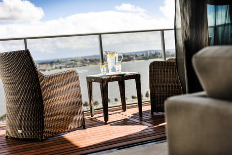 Fraser Suites Perth - Kawana Tourism 7
