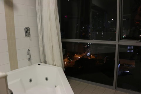 Centre Of Perth Whole Apartment W/view&spa&pool&wifi - Kawana Tourism 14