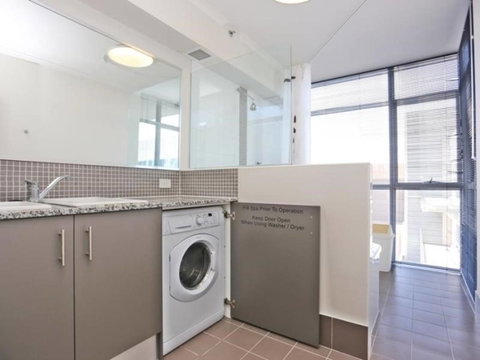 Centre Of Perth Whole Apartment W/view&spa&pool&wifi - Kawana Tourism 12