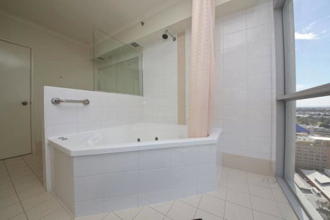Centre Of Perth Whole Apartment W/view&spa&pool&wifi - Kawana Tourism 13