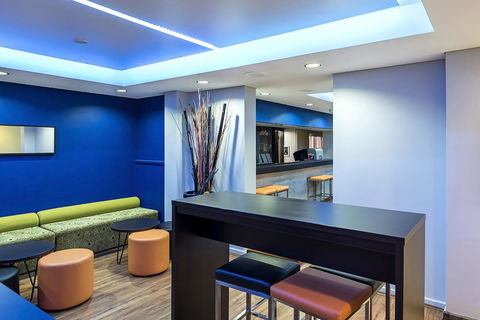 Quality Hotel Ambassador Perth - Kawana Tourism 17