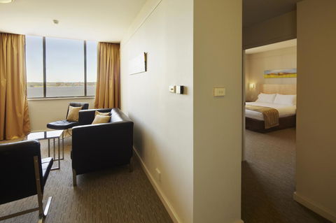 Quality Hotel Ambassador Perth - Kawana Tourism 24