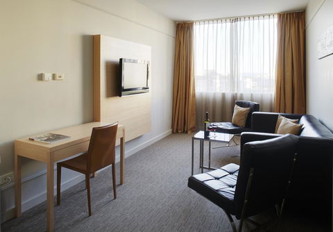 Quality Hotel Ambassador Perth - Kawana Tourism 25