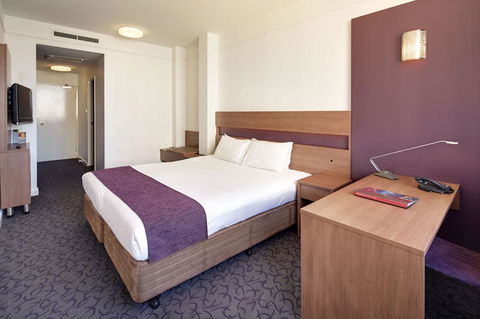 Quality Hotel Ambassador Perth - Kawana Tourism 4
