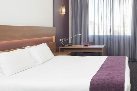 Quality Hotel Ambassador Perth - Kawana Tourism 5