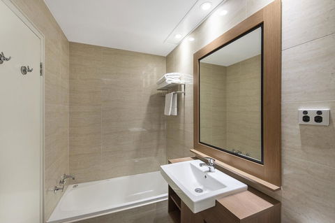 Quality Hotel Ambassador Perth - Kawana Tourism 13