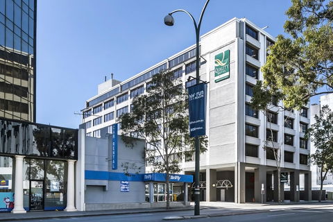 Quality Hotel Ambassador Perth - Kawana Tourism 1