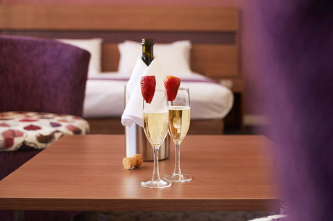 Quality Hotel Ambassador Perth - Kawana Tourism 8
