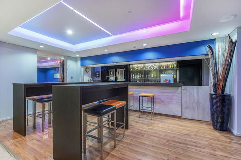 Quality Hotel Ambassador Perth - Kawana Tourism 16