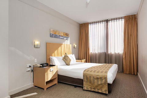 Quality Hotel Ambassador Perth - Kawana Tourism 26