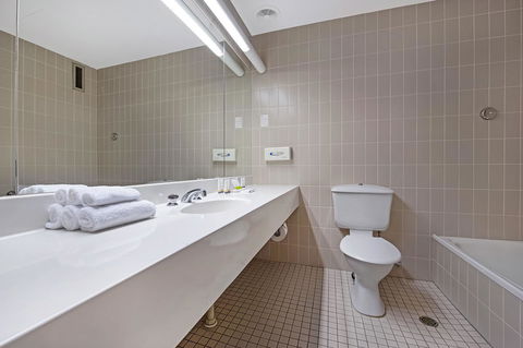 Quality Hotel Ambassador Perth - Kawana Tourism 28
