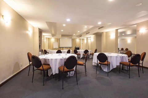 Quality Hotel Ambassador Perth - Kawana Tourism 32